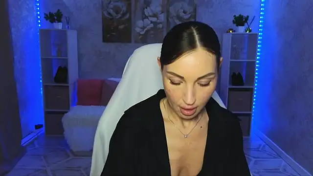 NikoleMills online show from July 14, 2026, 5:45 am