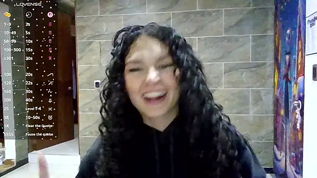 Snapshot of Diamond_Curls chatting on July 27, 2026, 3:41 pm Diamond Curls online show from July 27, 2026, 3:41 pm