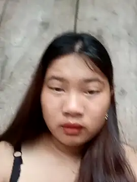 Snapshot of Emelyzz chatting on July 8, 2026, 2:35 am Emelyzz online show from July 8, 2026, 2:35 am