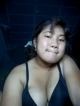 Snapshot of Emelyzz chatting on June 23, 2026, 2:15 pm Emelyzz online show from June 23, 2026, 2:15 pm