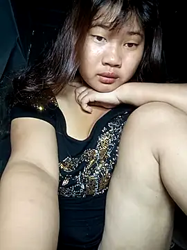 Snapshot of Emelyzz chatting on July 12, 2026, 11:05 pm Emelyzz online show from July 12, 2026, 11:05 pm