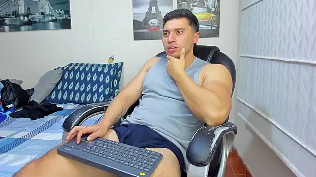 Snapshot of Aronlake_ chatting on June 25, 2026, 5:12 am Aronlake online show from June 25, 2026, 5:12 am