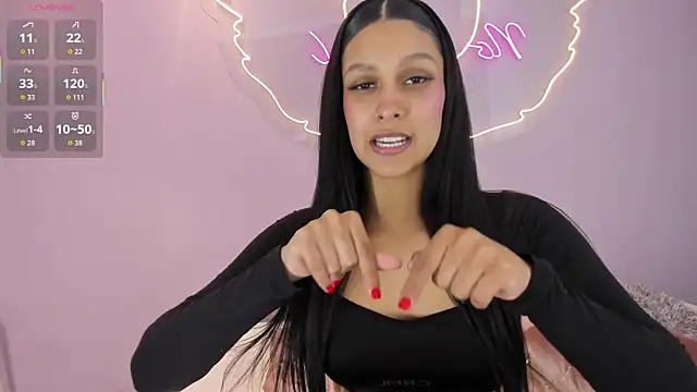 TalianaHernandez online show from July 14, 2026, 4:24 pm