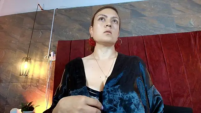 Hinata Moon online show from July 7, 2026, 12:42 pm