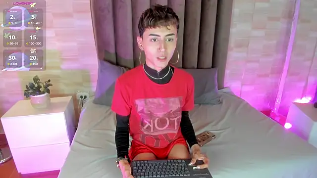 Nhicolas Salazar online show from July 28, 2026, 7:39 pm