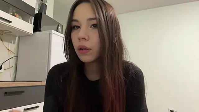 Snapshot of HotGirlMilla chatting on June 25, 2026, 6:24 pm HotGirlMilla online show from June 25, 2026, 6:24 pm
