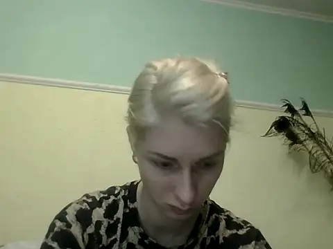 Snapshot of AmberandBlond chatting on June 14, 2026, 3:24 pm AmberandBlond online show from June 14, 2026, 3:24 pm