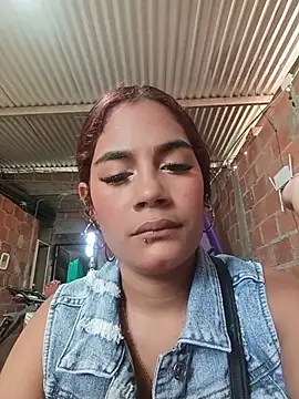 Snapshot of dulce_amber21 chatting on July 29, 2026, 1:43 pm dulce amber21 online show from July 29, 2026, 1:43 pm