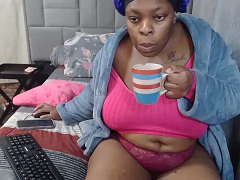 Snapshot of Wifey_Amanda chatting on July 7, 2026, 6:47 am Wifey Amanda online show from July 7, 2026, 6:47 am