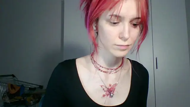 Snapshot of KayleneWesterberg chatting on June 18, 2026, 3:17 pm KayleneWesterberg online show from June 18, 2026, 3:17 pm