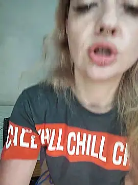 Snapshot of Amber-Blaze chatting on June 21, 2026, 6:57 pm Amber-Blaze online show from June 21, 2026, 6:57 pm