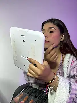 Snapshot of catalina_rios1 chatting on June 19, 2026, 5:35 am catalina rios1 online show from June 19, 2026, 5:35 am
