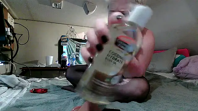 Snapshot of lillyannn321 chatting on June 14, 2026, 5:47 pm lillyannn321 online show from June 14, 2026, 5:47 pm