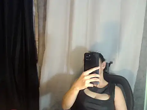Snapshot of Ms_kendilux chatting on July 20, 2026, 6:32 am Ms kendilux online show from July 20, 2026, 6:32 am