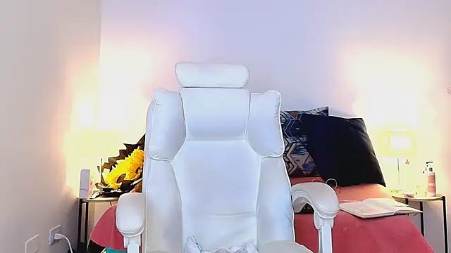 Snapshot of Isabella_Sophia19 chatting on July 8, 2026, 8:09 pm Isabella Sophia19 online show from July 8, 2026, 8:09 pm