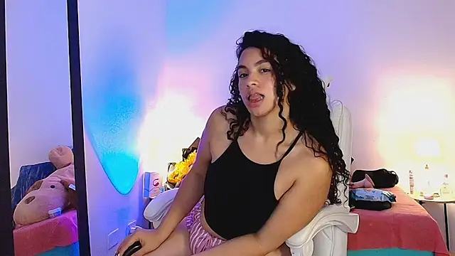 Snapshot of Isabella_Sophia19 chatting on July 1, 2026, 12:55 am Isabella Sophia19 online show from July 1, 2026, 12:55 am