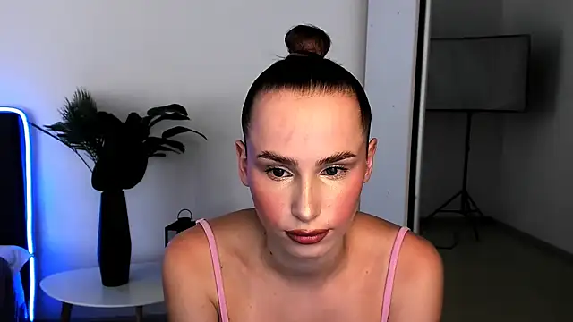 Snapshot of ViviStar65 chatting on June 15, 2026, 1:44 pm ViviStar65 online show from June 15, 2026, 1:44 pm