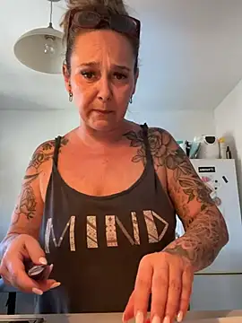 Snapshot of -SweetSandy- chatting on June 25, 2026, 2:55 pm -SweetSandy- online show from June 25, 2026, 2:55 pm