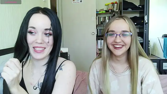 Snapshot of Mia_Ellis chatting on July 15, 2026, 12:01 pm Mia Ellis online show from July 15, 2026, 12:01 pm