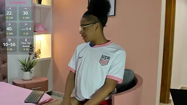 Snapshot of TenderTeacher chatting on July 4, 2026, 8:24 pm TenderTeacher online show from July 4, 2026, 8:24 pm
