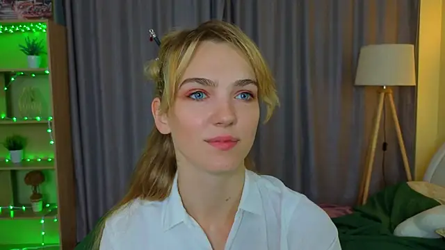 Snapshot of MarielRoloson chatting on July 3, 2026, 7:09 pm MarielRoloson online show from July 3, 2026, 7:09 pm