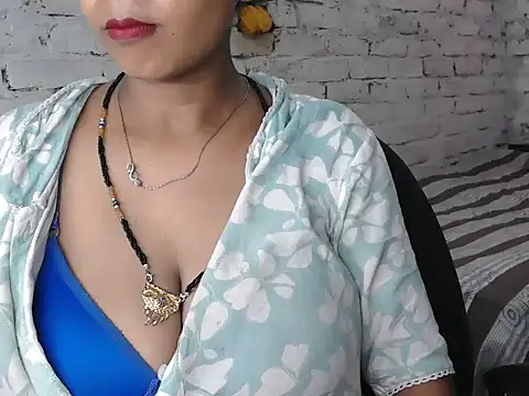 Snapshot of NottyMomo chatting on June 17, 2026, 5:12 pm NottyMomo online show from June 17, 2026, 5:12 pm