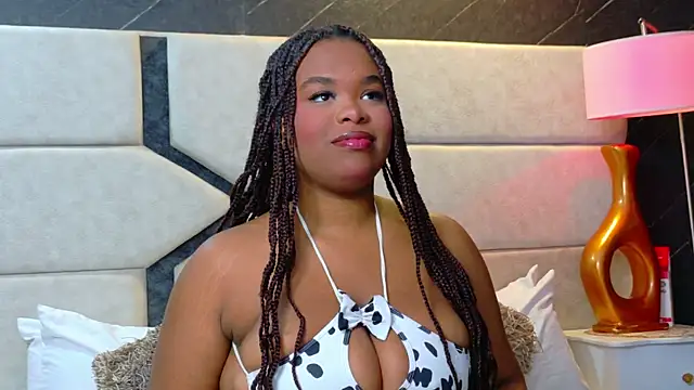 Snapshot of EbonyHenner chatting on June 22, 2026, 12:02 pm EbonyHenner online show from June 22, 2026, 12:02 pm