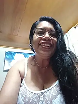Snapshot of Emilif_ chatting on June 20, 2026, 10:37 pm Emilif online show from June 20, 2026, 10:37 pm