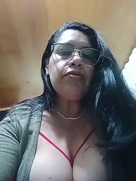 Snapshot of Emilif_ chatting on June 20, 2026, 12:48 am Emilif online show from June 20, 2026, 12:48 am