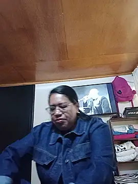 Snapshot of Emilif_ chatting on June 21, 2026, 4:24 pm Emilif online show from June 21, 2026, 4:24 pm
