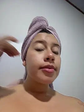 Snapshot of Saracalderon chatting on July 1, 2026, 4:13 am Saracalderon online show from July 1, 2026, 4:13 am