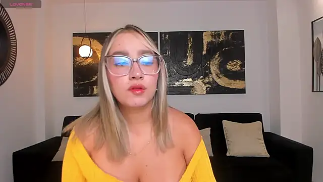 Snapshot of NovaSinclairX chatting on July 21, 2026, 12:06 pm NovaSinclairX online show from July 21, 2026, 12:06 pm