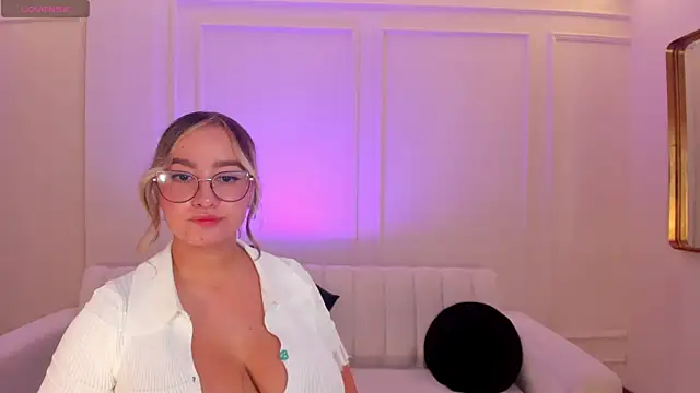 Snapshot of NovaSinclairX chatting on July 28, 2026, 6:20 pm NovaSinclairX online show from July 28, 2026, 6:20 pm