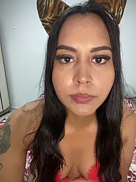 Luisamorena online show from July 7, 2026, 9:51 pm