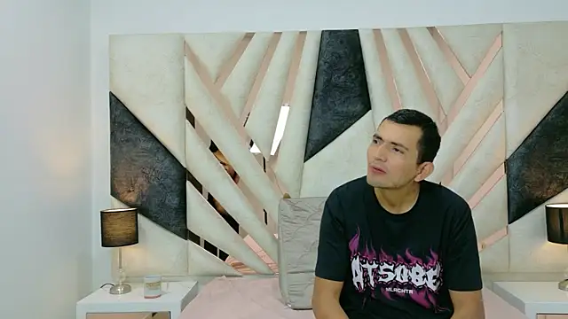 Snapshot of LunaySebastian chatting on June 24, 2026, 2:59 pm LunaySebastian online show from June 24, 2026, 2:59 pm