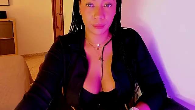 NicolePasqualott online show from October 5, 2025, 7:37 pm