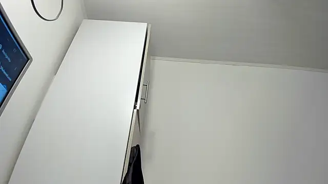 VivieneLuxe online show from June 25, 2026, 4:21 am