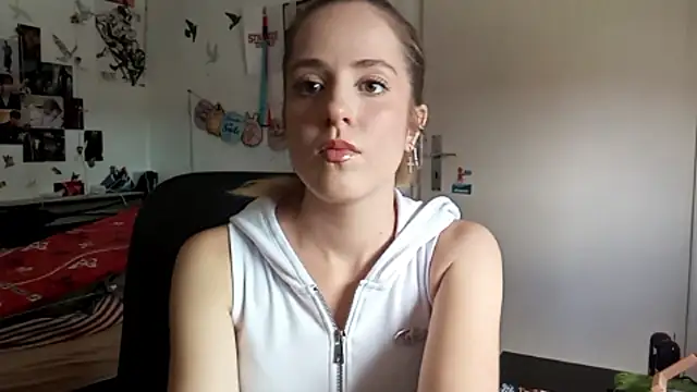 Snapshot of petaljig chatting on June 14, 2026, 12:39 pm petaljig online show from June 14, 2026, 12:39 pm