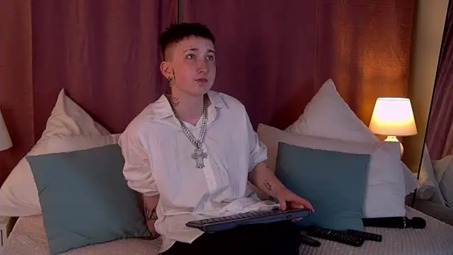 Snapshot of JeanDiamond chatting on June 18, 2026, 10:48 pm JeanDiamond online show from June 18, 2026, 10:48 pm