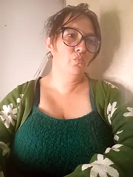 Snapshot of _Saraqueen-- chatting on July 23, 2026, 1:58 am Saraqueen-- online show from July 23, 2026, 1:58 am