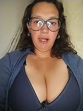 Snapshot of _Saraqueen-- chatting on July 5, 2026, 3:22 am Saraqueen-- online show from July 5, 2026, 3:22 am