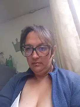 Snapshot of _Saraqueen-- chatting on July 25, 2026, 10:05 pm Saraqueen-- online show from July 25, 2026, 10:05 pm