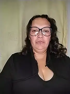 Snapshot of _Saraqueen-- chatting on June 25, 2026, 3:48 am Saraqueen-- online show from June 25, 2026, 3:48 am