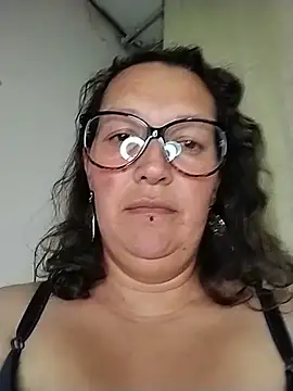 Snapshot of _Saraqueen-- chatting on July 3, 2026, 3:02 am Saraqueen-- online show from July 3, 2026, 3:02 am