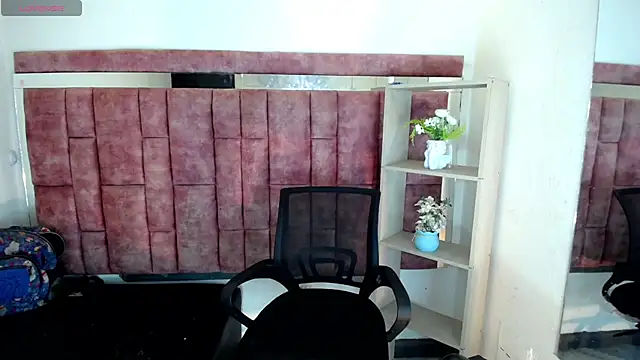 DeboraRaquel online show from July 31, 2026, 8:28 pm