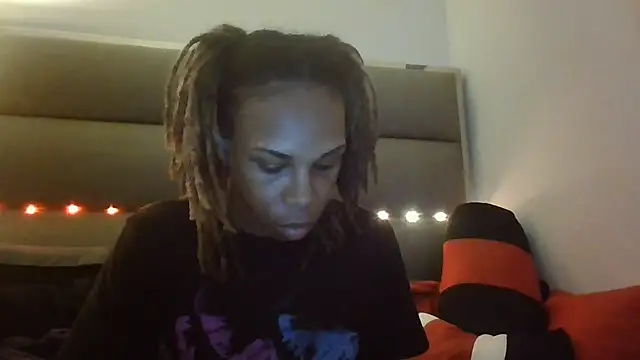 Snapshot of Opal_Rainbow chatting on November 18, 2025, 12:04 am Opal Rainbow online show from November 18, 2025, 12:04 am