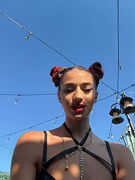 VixenRosse online show from July 6, 2026, 5:25 am