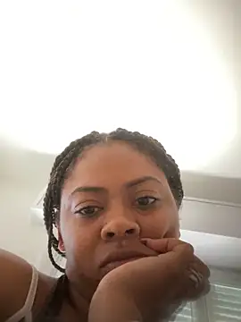 Snapshot of la_manzana chatting on June 17, 2026, 12:15 pm la manzana online show from June 17, 2026, 12:15 pm