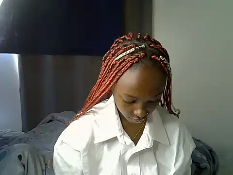 Snapshot of Petiteliz chatting on June 16, 2026, 8:03 am Petiteliz online show from June 16, 2026, 8:03 am