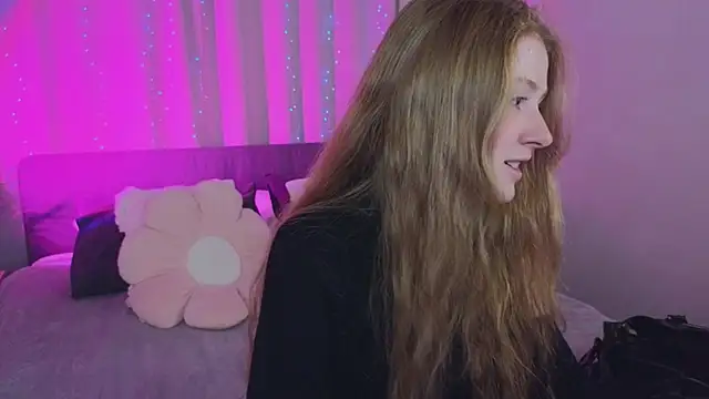 Snapshot of dan1ella_sun chatting on June 17, 2026, 5:23 pm dan1ella sun online show from June 17, 2026, 5:23 pm